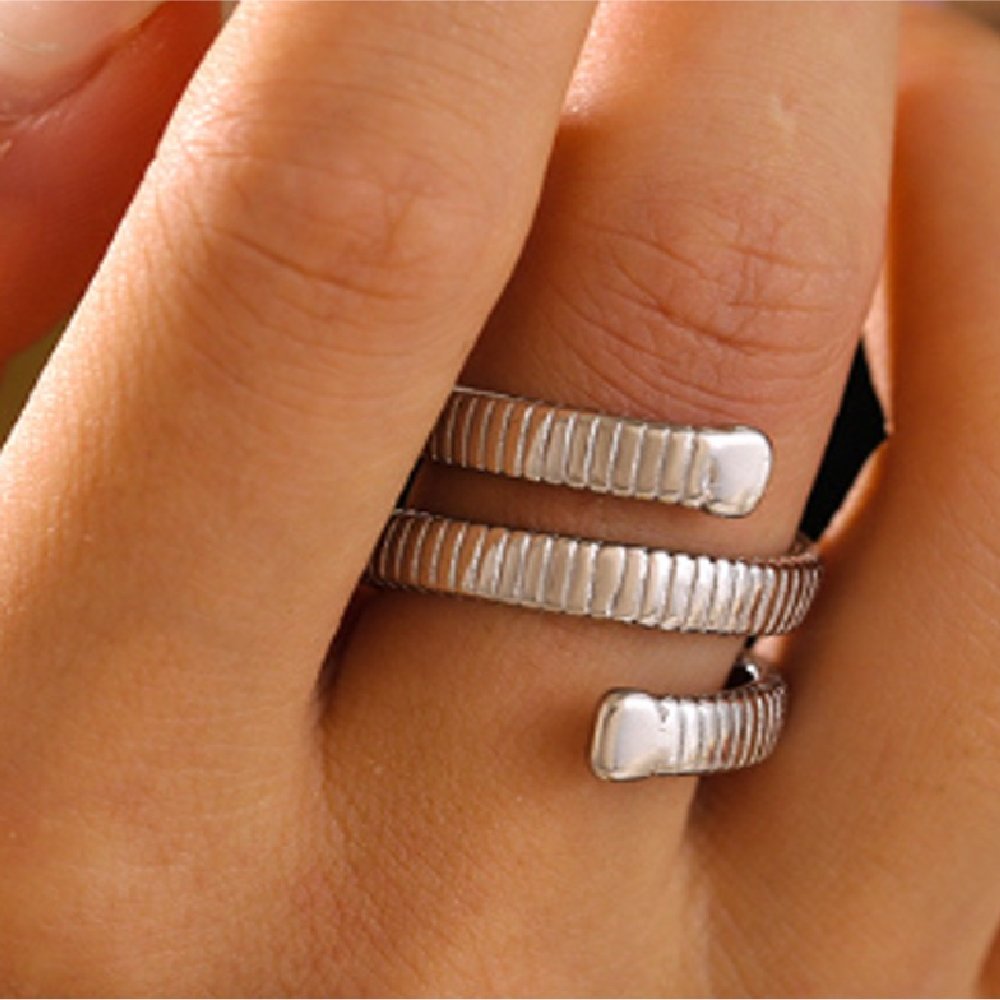 Coil Muse Ring Silver