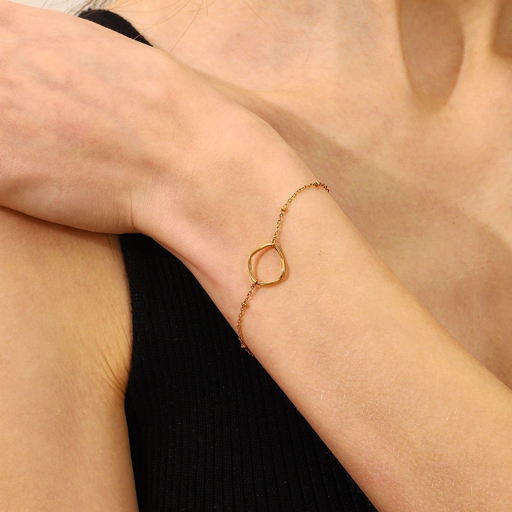 Fluid Gold Loop Bracelet