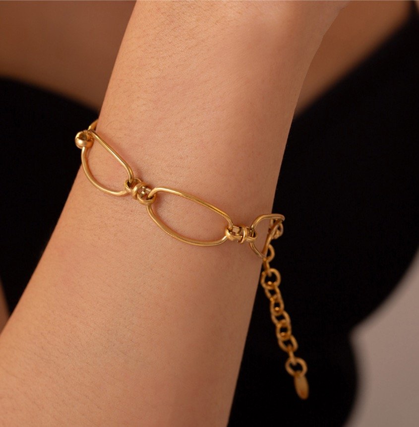 Oval Muse Link Bracelet Gold
